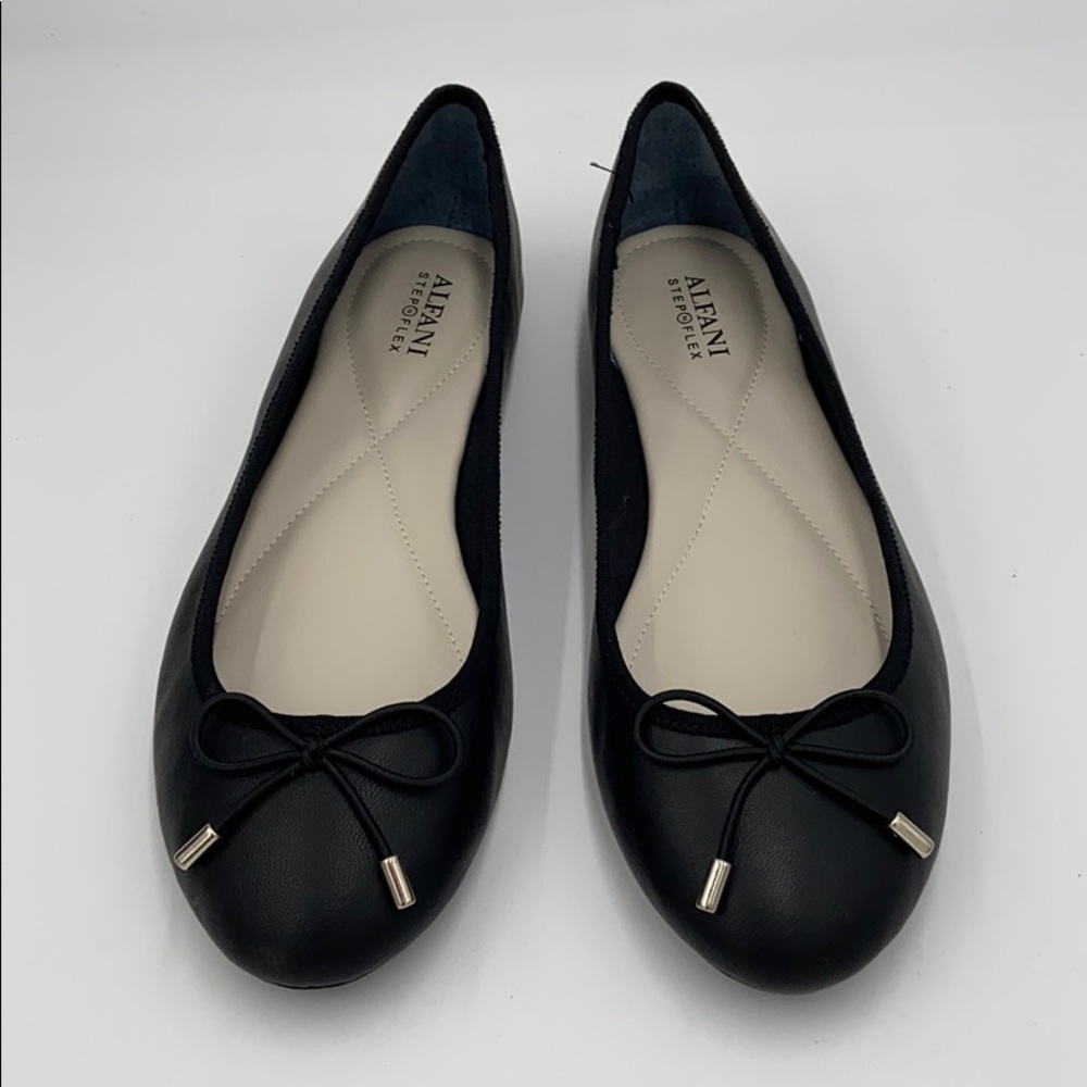 Alfani flats with bow in black. Brand new!